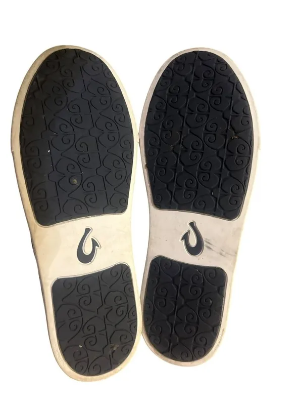 OluKai Pehuea Pa‘i Slip-On Sneakers Womens 9 Blue White Chevron Shibori Used - Image 8