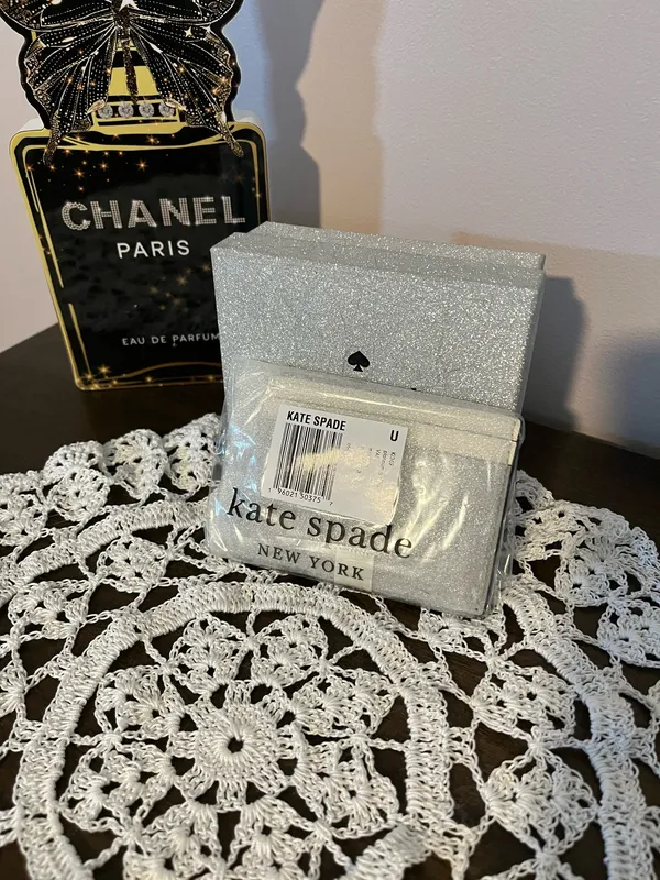 Kate Spade NWT Grey and White Card Holder - Image 3
