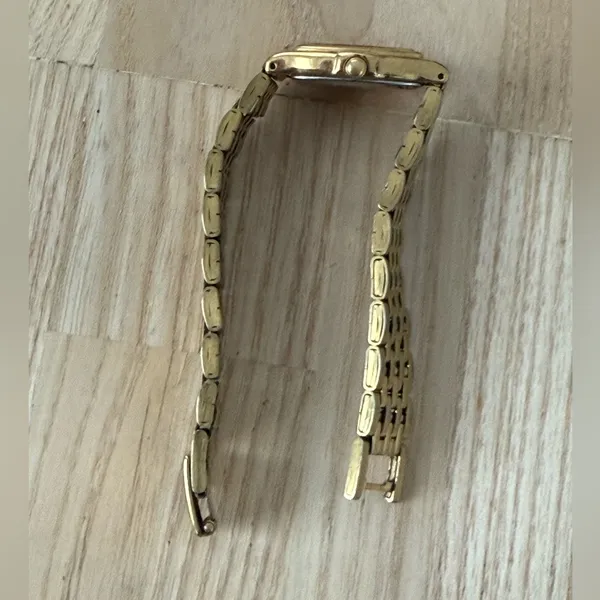Seiko Vintage Ladies Watch Black Dial Gold-Tone Bracelet New Battery - Image 6