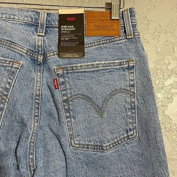 Levi’s Ribcage Straight Ankle Jeans - Image 6