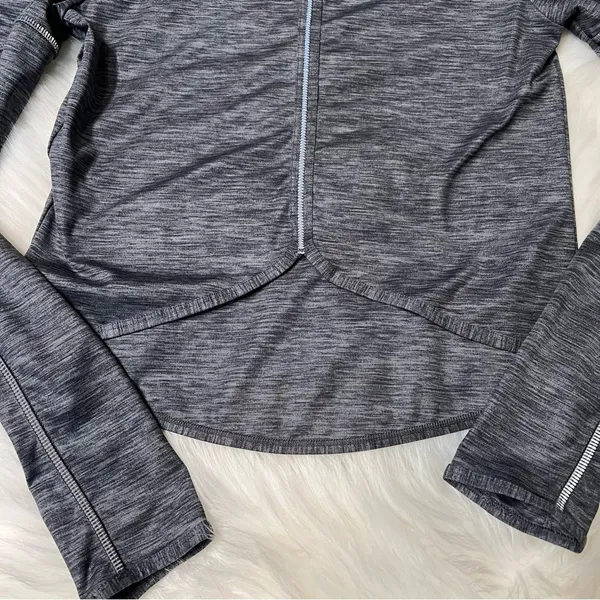 Women's Nike Runway Reflective Long Sleeve size small - Image 5