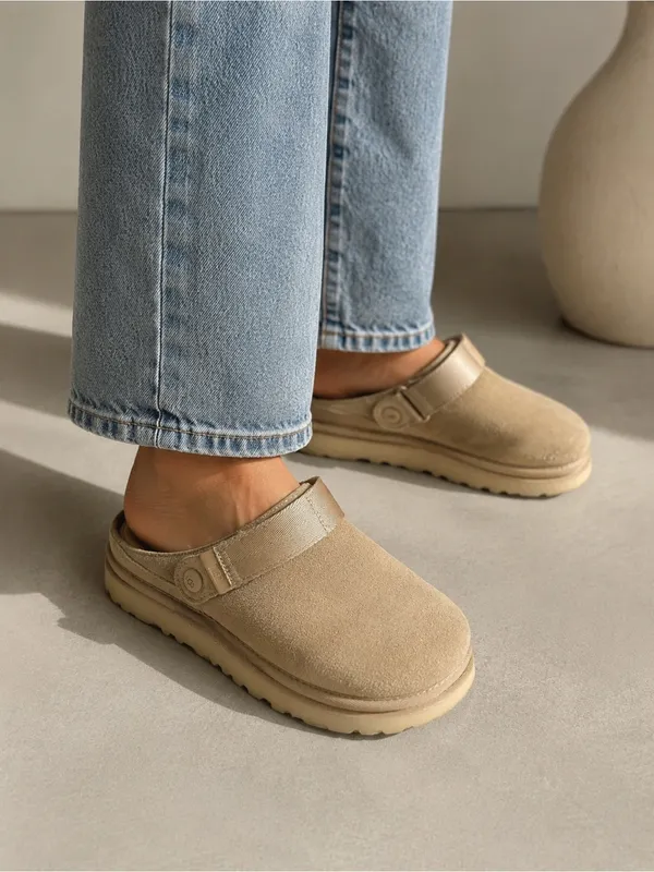 UGG Goldenstar Clog Mustard Seed Shoe - Image 3