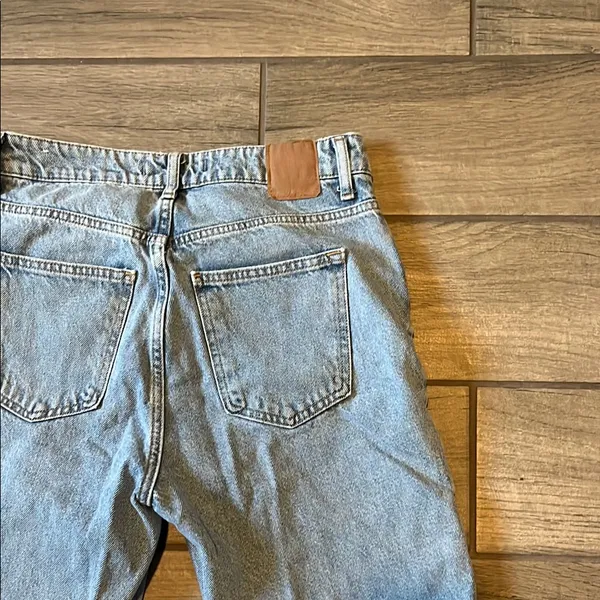 Zara Blue Straight Leg Denim with Vintage Appeal - Image 10