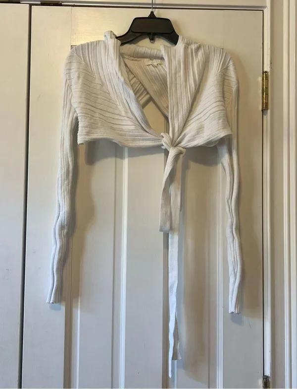 Klesis Boutique Brand White Knit Wrap Top Size Small - Image 2