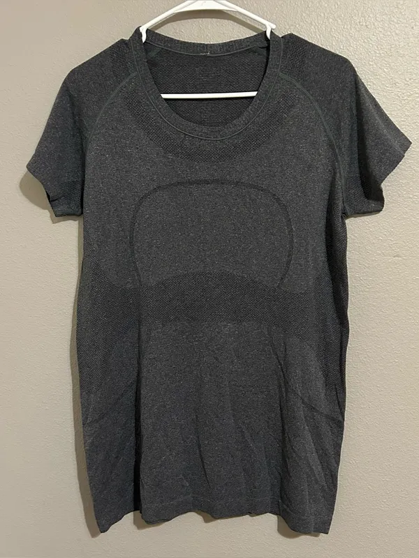 Lululemon Swiftly Tech Gray Crewneck Short Sleeve Athletic Shirt Women’s Size 12 - Image 3