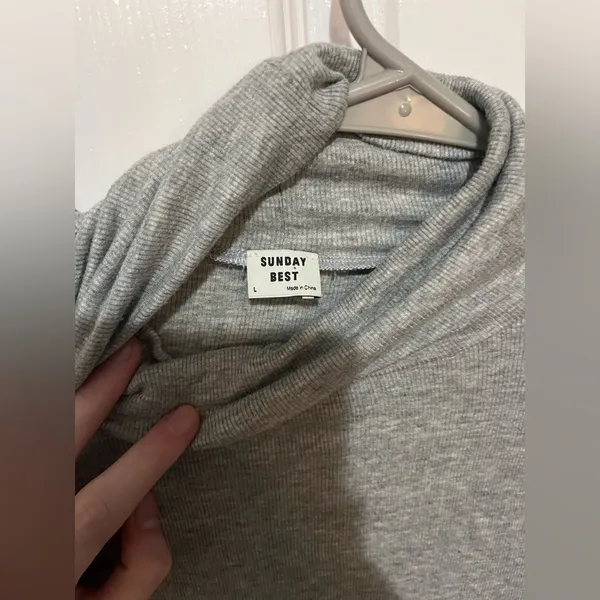 Sunday Best Cropped Ribbed Turtleneck Grey Size Large - Image 3