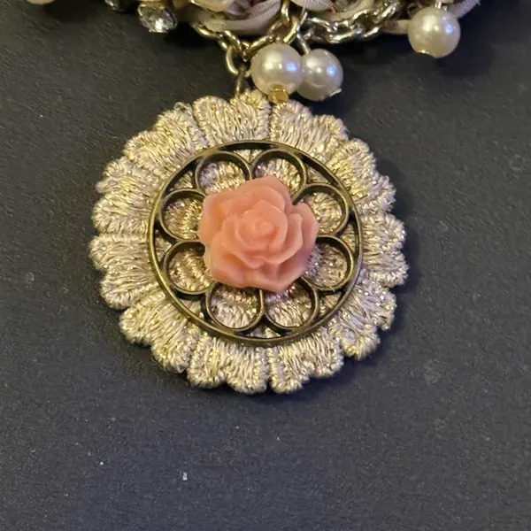 Pearls and rhinestones floral braided ribbon pendant necklace - Image 2