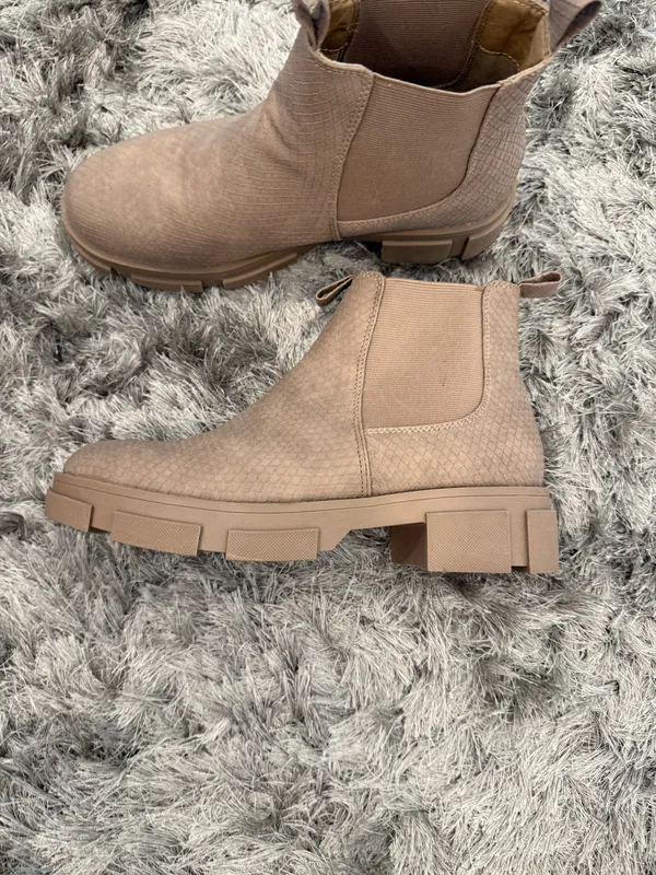 Shy Shop boots Tan Size 8 - Image 2