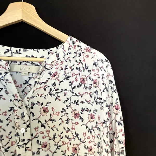 Ann Taylor LOFT floral blouse quarter zip pink‎ white top women's size M light - Image 2