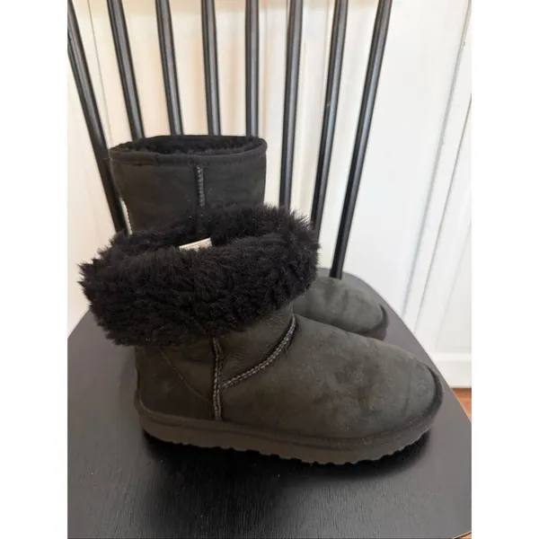 Ugg Classic Black classic short 11 boot size 8 - Image 10