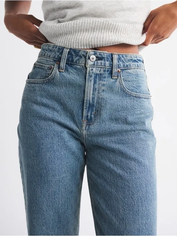Abercrombie & Fitch Curve Love High Rise 90s Relaxed Jean Size 26 (2 Regular) - Image 3