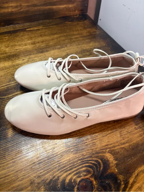 Time and tru tan lace up flats size 8 - Image 2