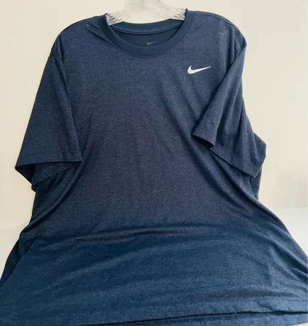 Nike Jordan Men's Navy Blue T-Shirt - Image 2