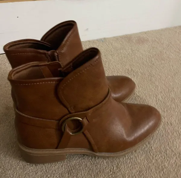 Boots Brown Size 7.5 - Image 2
