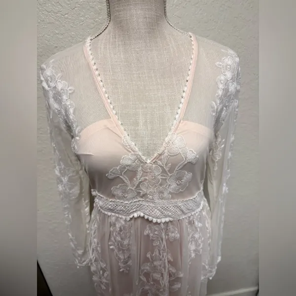 Altar'd State Ivory/Nude Lace Dress Size Medium - Image 11