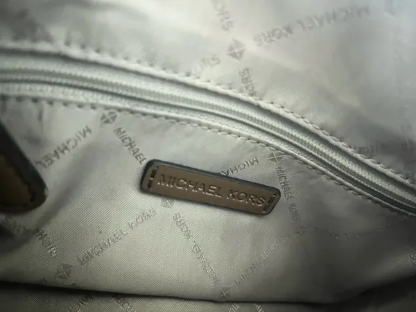 Michael Kors purse - Image 4