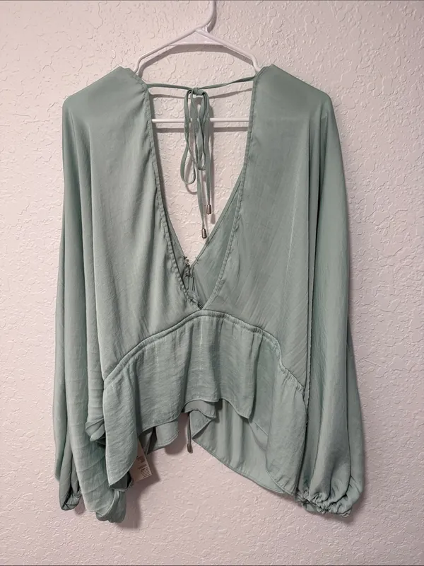 FREE PEOPLE Light Sage Draped V-Neck Top Size Large (Oversized) - Image 11