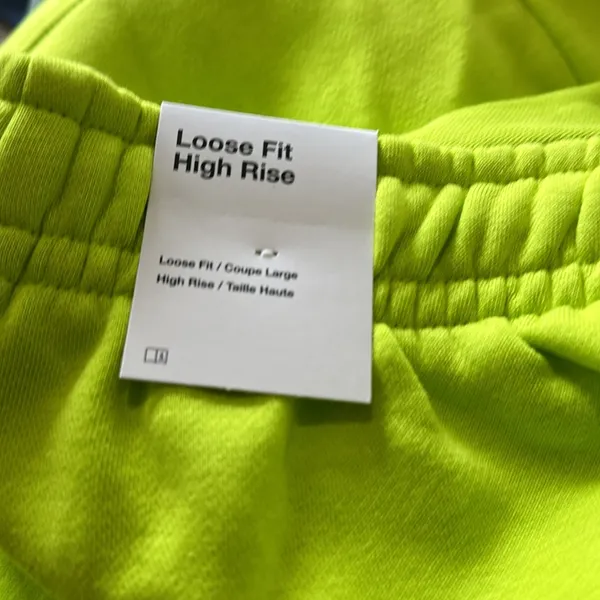 NWT NIKE WOMEN'S ESSENTIAL FLEECE SHORT ATOMIC GREEN Medium Pull On - Image 6