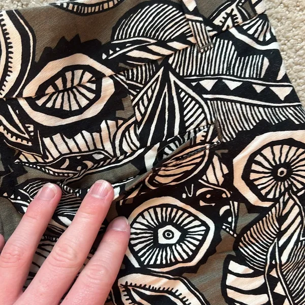 LOFT High Waist Black and White Abstract Shorts - Image 5
