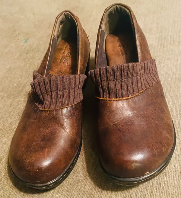 BORN Women’s brown leather b.o.c. Clogs size 7 - Image 2