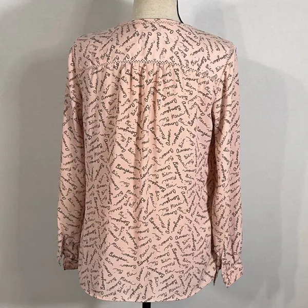 Banana Republic Factory Blouse Women's Size Small Pink Long Sleeve French Words - Image 3