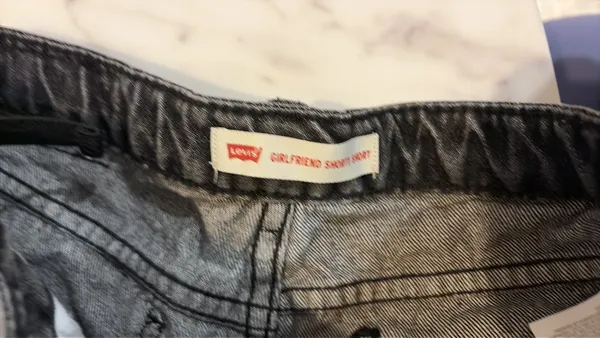 Levi’s girlfriend shorty shorts 14 reg black - Image 5