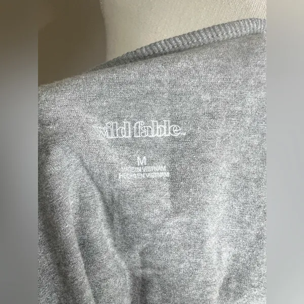 NWT wild fable gray crop t shirt medium - Image 5
