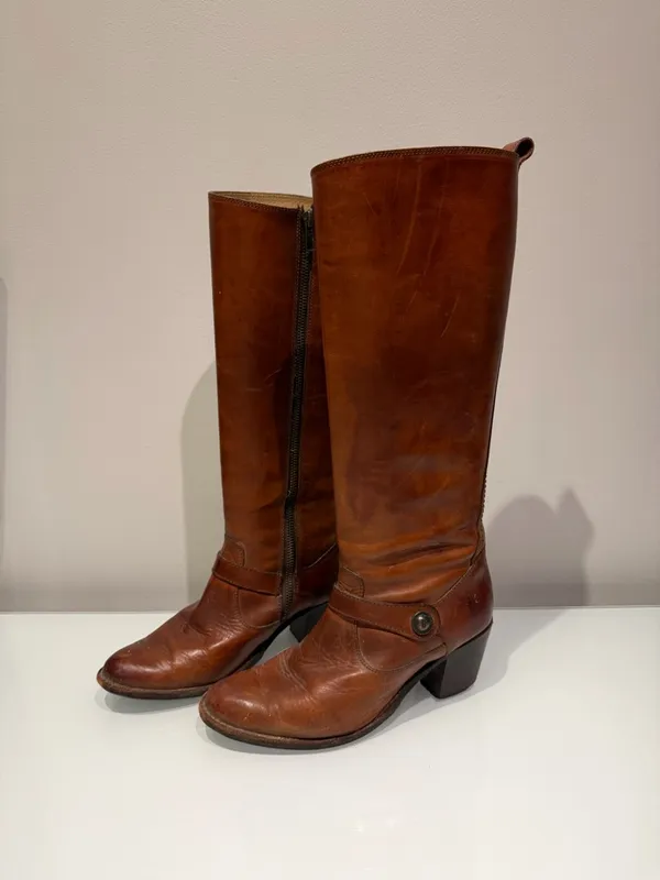 Frye Heeled Tall Brown Boots Size 7.5 - Image 3