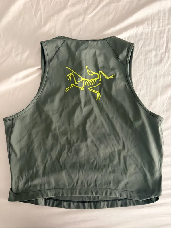 Arcteryx green athletic cropped tank large - Image 2