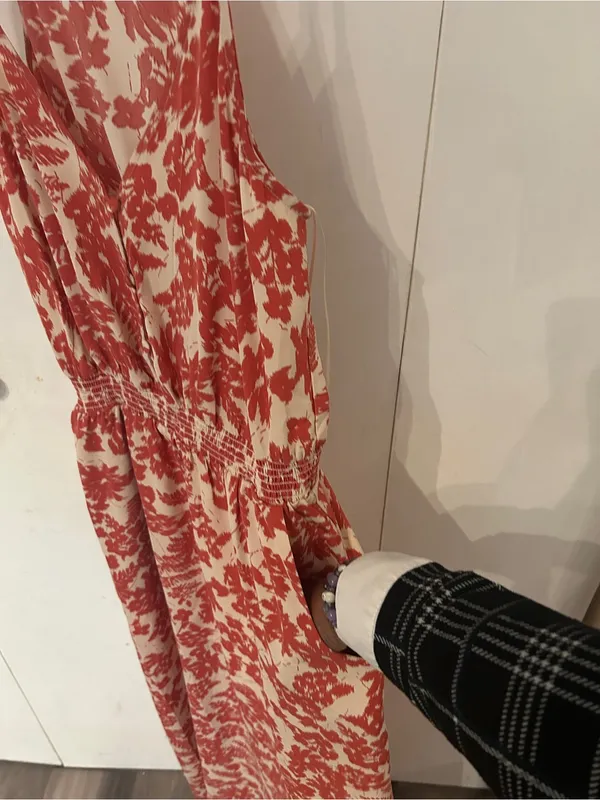 Prómesa Cream Dress with Coral-Red Floral Print - Image 11