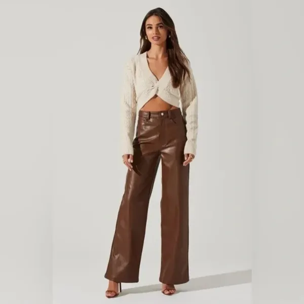 ASTR The Label Cream Cable Knit Twist Front Cropped Sweater Small NWT - Image 2