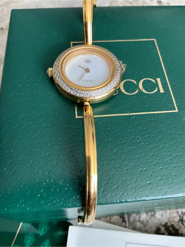 Gucci DRESSY Bangle Watch set with Interchangeable bezels❤️‍🔥❤️‍🔥❤️‍🔥 - Image 8