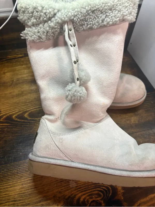 Gray Ugg boots size 8 - Image 4