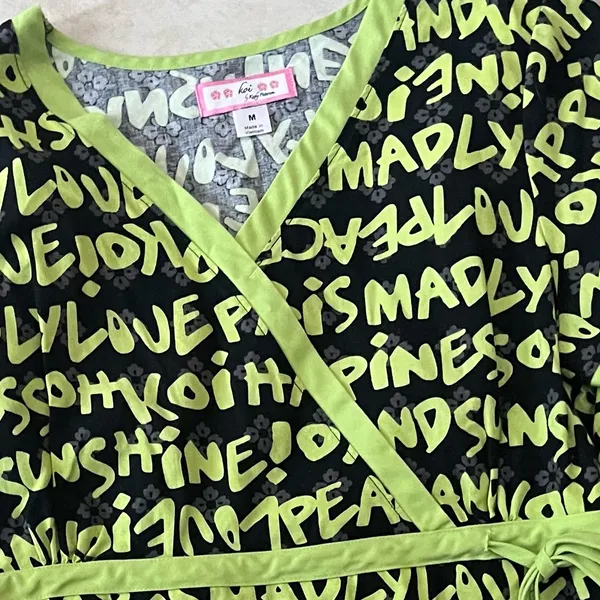 Koi Scrub Top Size M - Image 2