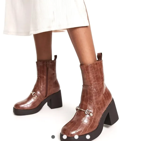 Truffle Collection sqaure toe loafer trim boots in brown croc size 8.5 - Image 5