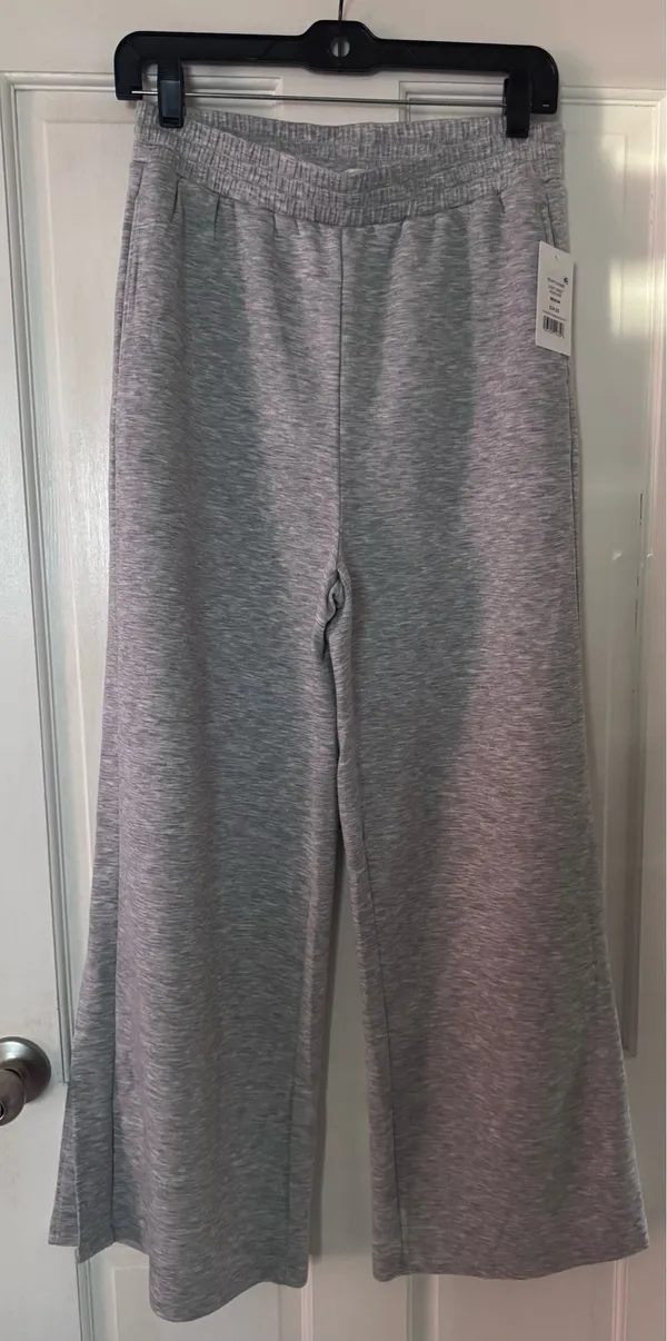 89th + Madison Heather Light Grey Wide Leg Lounge Sweatpants Medium - Image 8