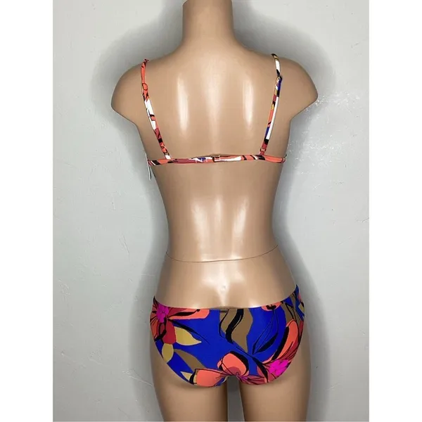 New. O’Neill floral bikini. M-top/S-bottom. Retails $129 - Image 5