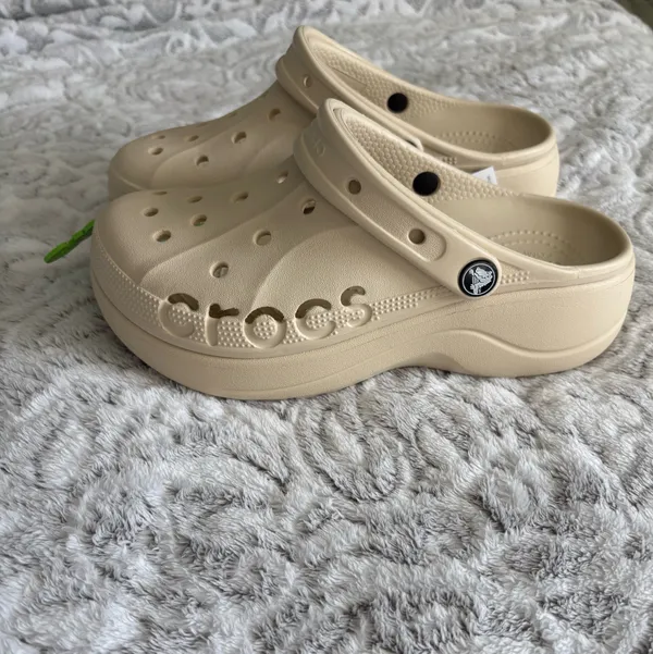 NWT Crocs Baya Platform - Image 2