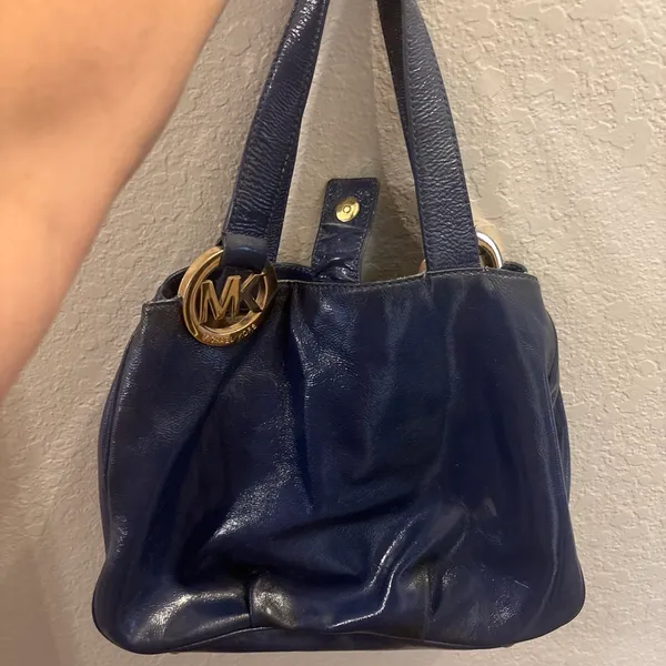 Vintage Michael Kors Dark Navy Leather Shoulder Bag with Gold MK Charm - Image 2