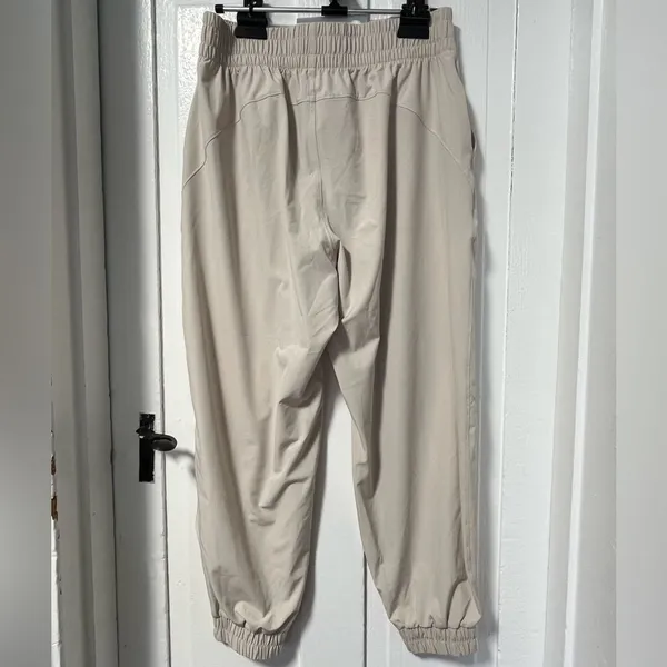Abercrombie & Fitch Traveler Apres pant with jogger style bottom in cream L - Image 5
