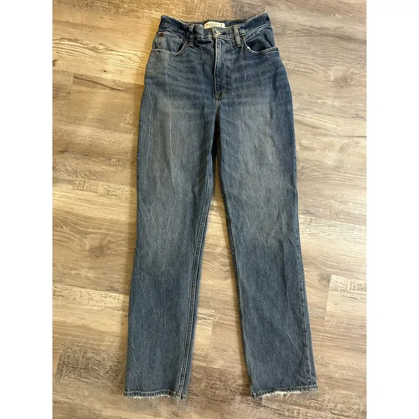 Abercrombie & Fitch Ultra High Rise 90s Straight Jean in size 26/2 - Image 5
