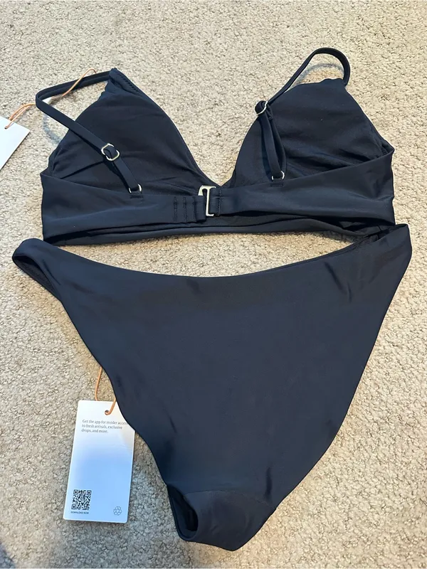 NWT Quince V Neck Low Rise bikini set black small - Image 4