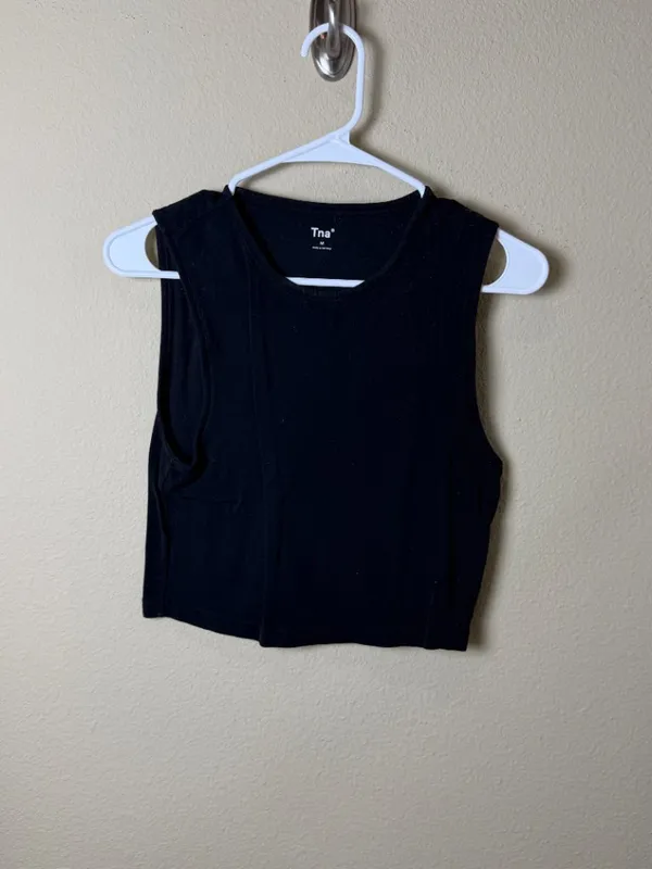 ARITZIA TNA Cropped Black Tank Top Shirt Size Medium Black - Image 2
