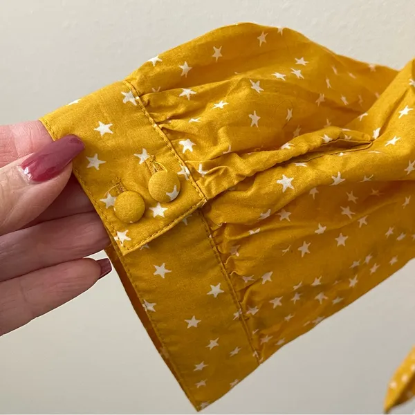 Madewell Wrap Top in Star Golden Yellow Scatter Print M - Image 11