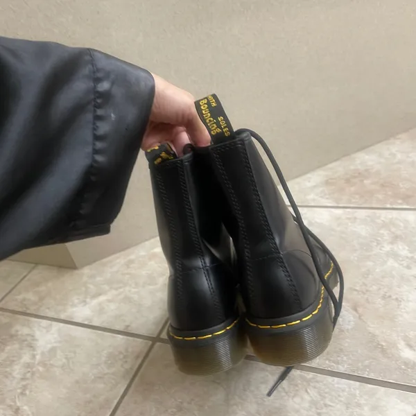 Dr. Martens 1460 W Black‎ Smooth Leather 8-Eye Lace Up Combat Boots Womens 7 - Image 4