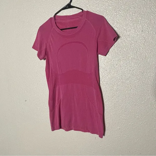 Swiftly Tech Short Sleeve Crew in Sonic Pink Size 6/8 - Image 6