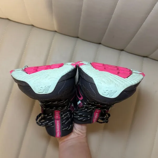 New-balance Women's Black and Pink Trainers - Image 4