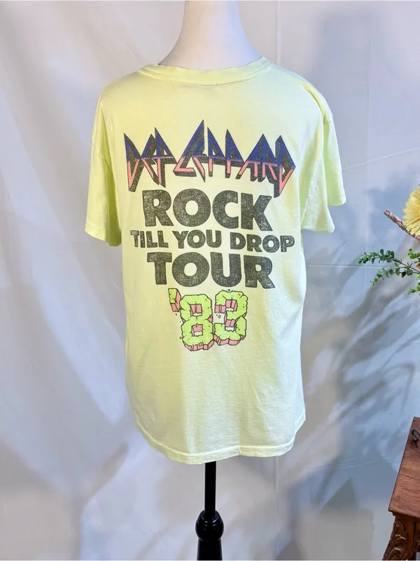DAYDREAMER Def Leppard Rock Till You Drop Tour ’83 Graphic Band Tee Sz M🧡 - Image 4