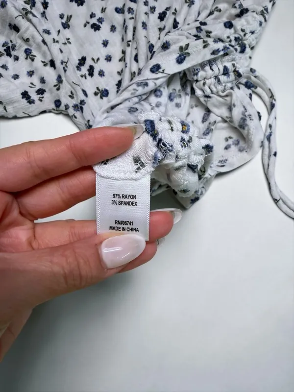 Belle Jour Floral Ruched Side‎ Snap Henley Top - M - Image 4