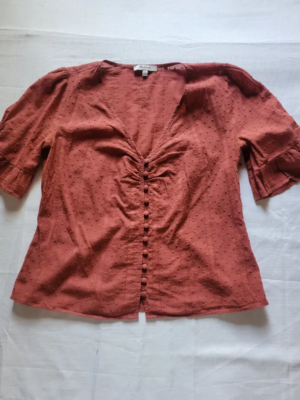 Madewell Women's Rust Red Button-Front V-Neck Blouse Size 6 - Image 9